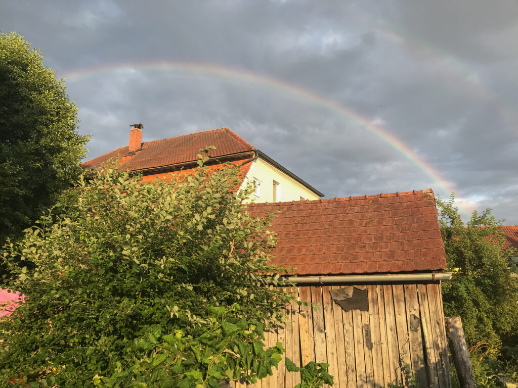 Regenbogen über Ferienhaus "Die Schleif"